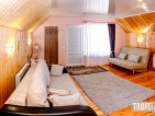 К услугам отдыхающих в четырехместном номере - раскладывающиеся двуспальные кровать и диван.
